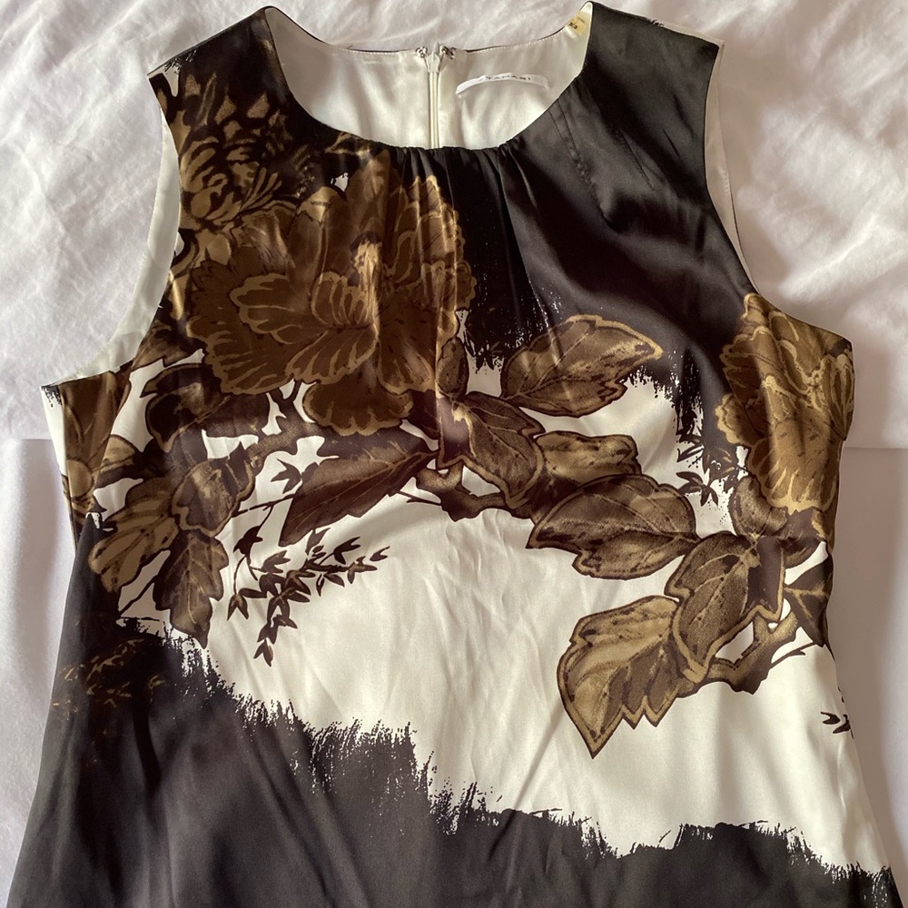 T Tahari Floral Sleeveless Blouse size M